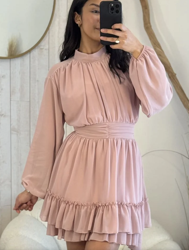 Vestido corto elegante mujer